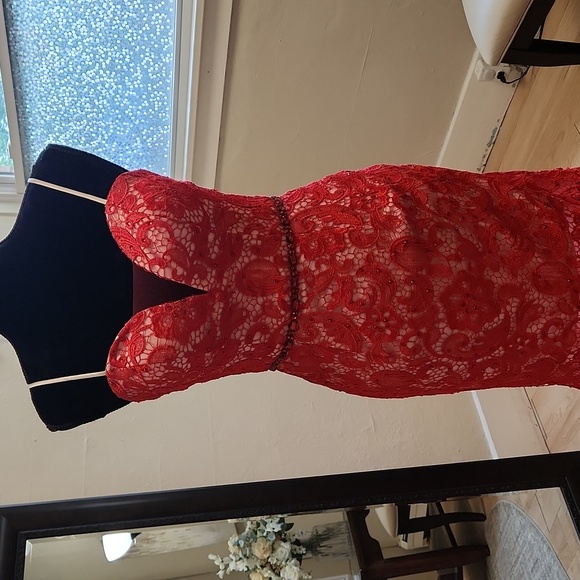 Size 2 red and nude prom/pageant/evening gown by Alyce Paris - Picture 3 of 8